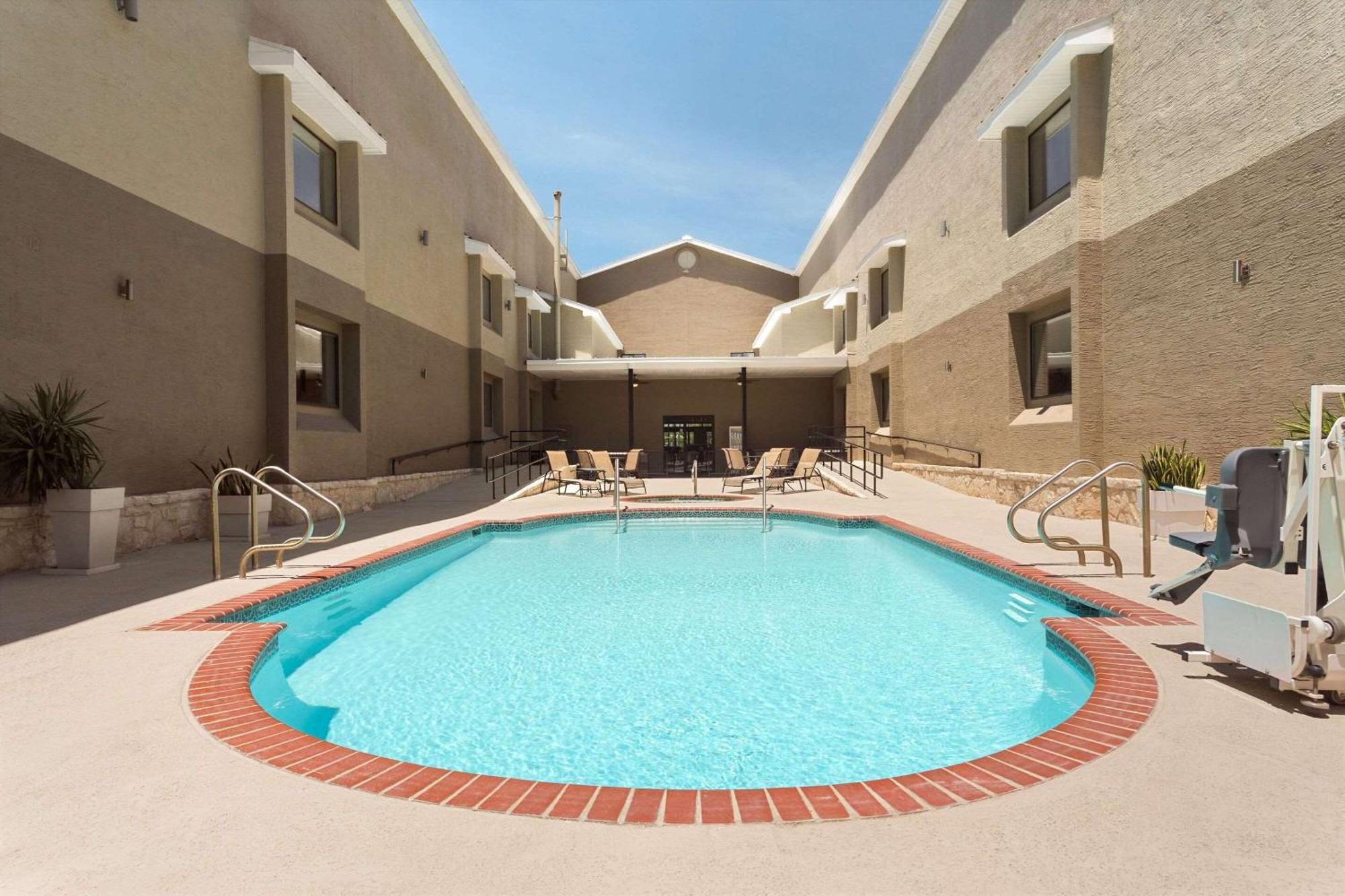 Country Inn & Suites By Radisson, Lackland Afb San Antonio , Tx Bagian luar foto