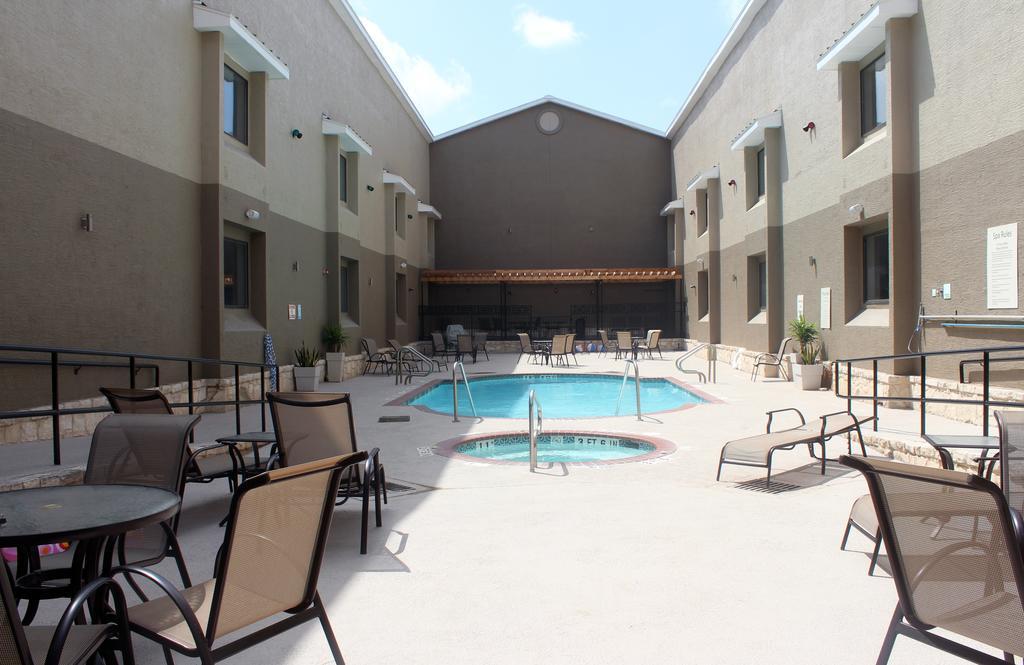 Country Inn & Suites By Radisson, Lackland Afb San Antonio , Tx Bagian luar foto